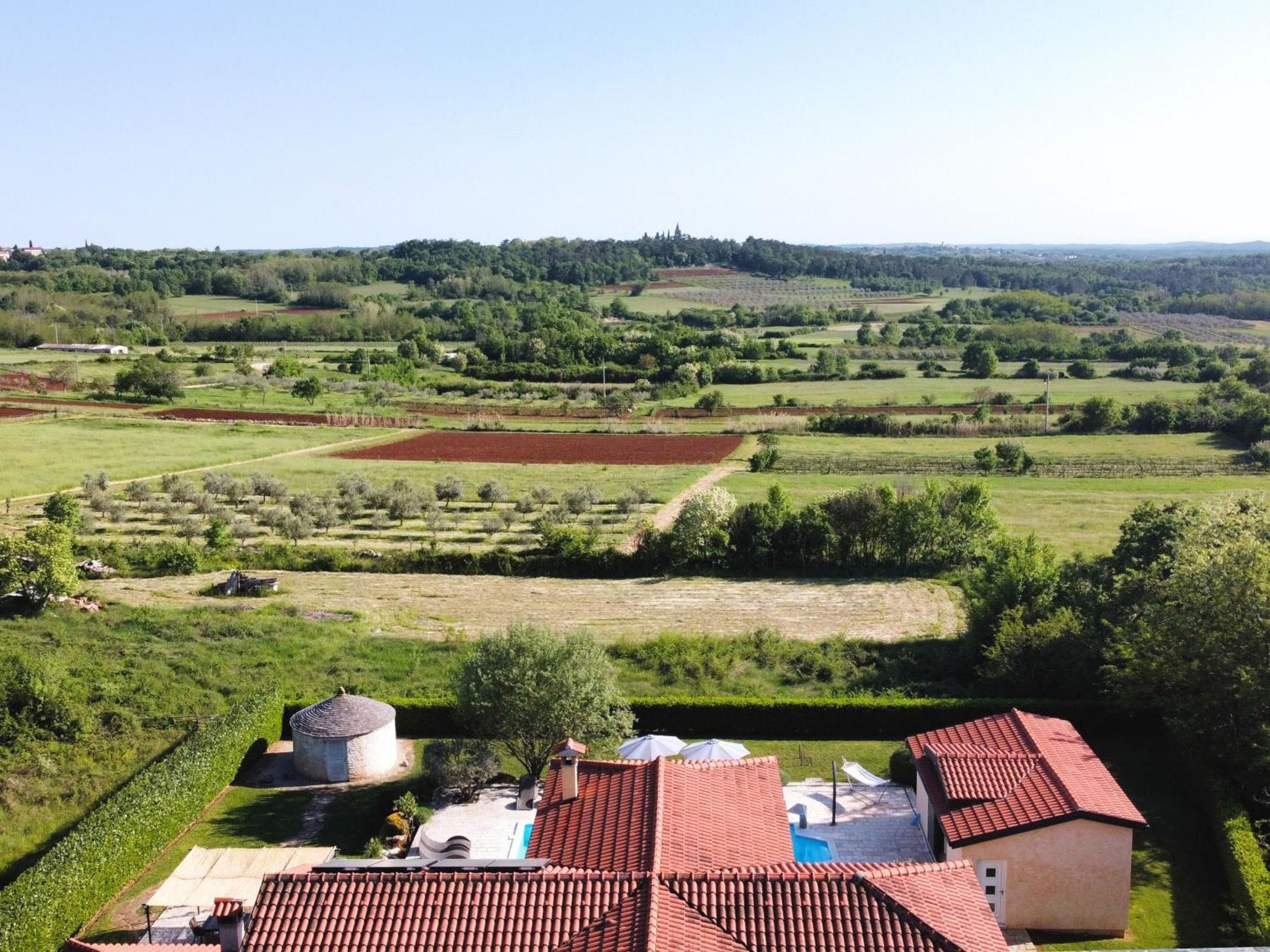 Spacious Villa With Pool, Indoor Jacuzzi And Sauna Near Porec Visnjan Exterior photo